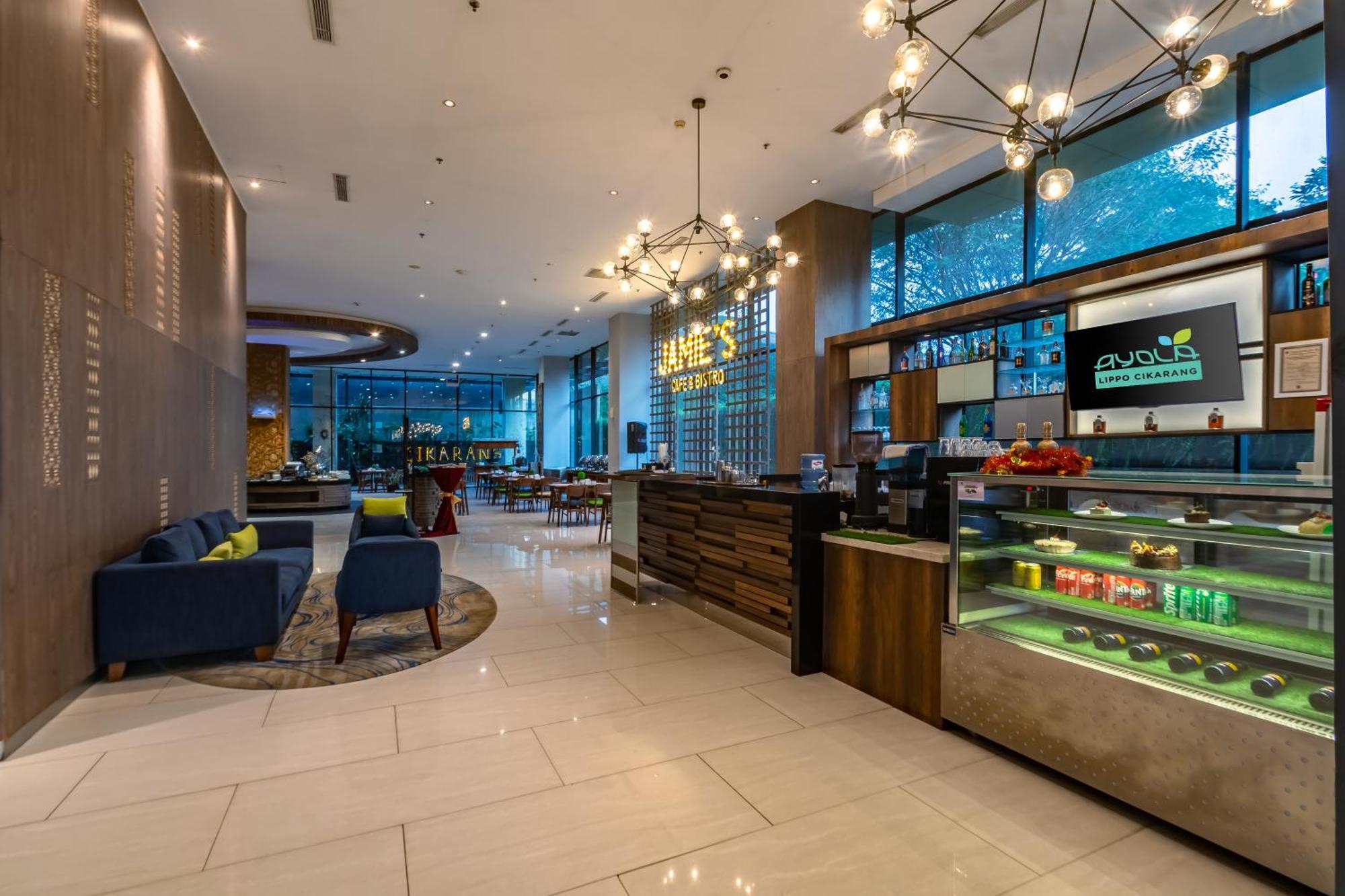 Hotel Ayola Lippo Чикаранг Экстерьер фото