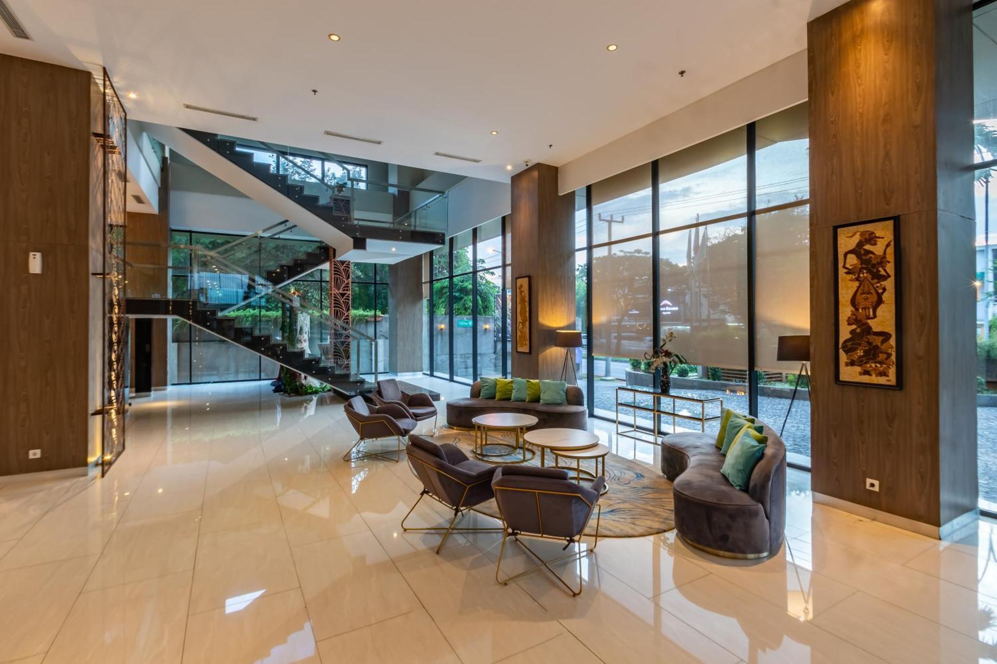 Hotel Ayola Lippo Чикаранг Экстерьер фото